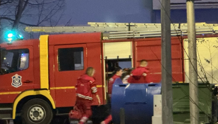 GORI PORODIČNA KUĆA Požar u Pulskoj ulici, dve osobe završile u Hitnoj pomoći