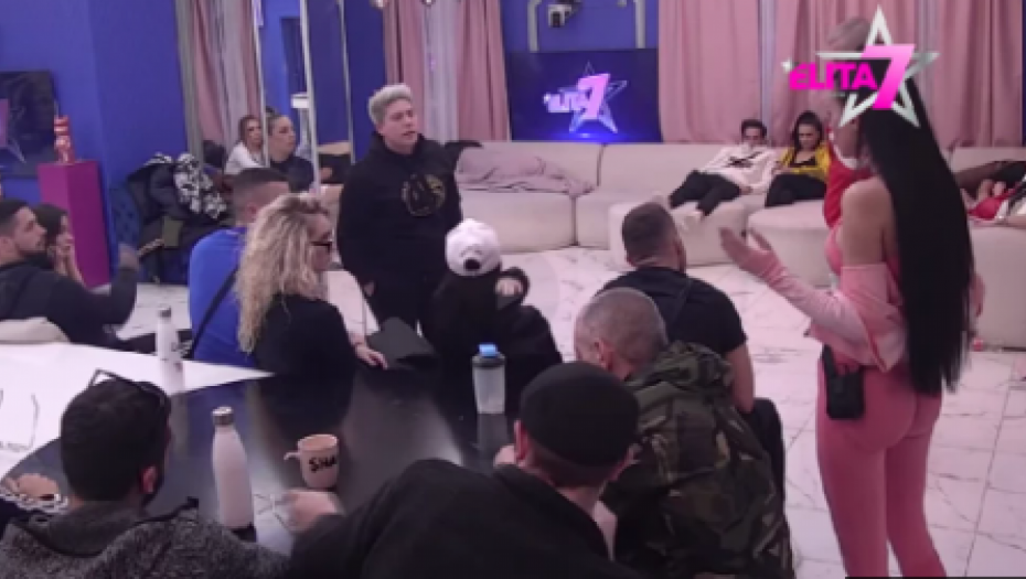 ZADAVIĆU JE I PREKLATI! Matora doživela nervni slom, uputila Aniti jezive pretnje, sav prljav veš iz kreveta isplivao