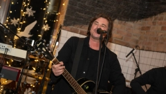 "PLJUNI I ZAPJEVAJ, MOJA JUGOSLAVIJO" Bijelo Dugme u Splitu zapevalo pesmu zbog koje su dobili zviždanje iz publike