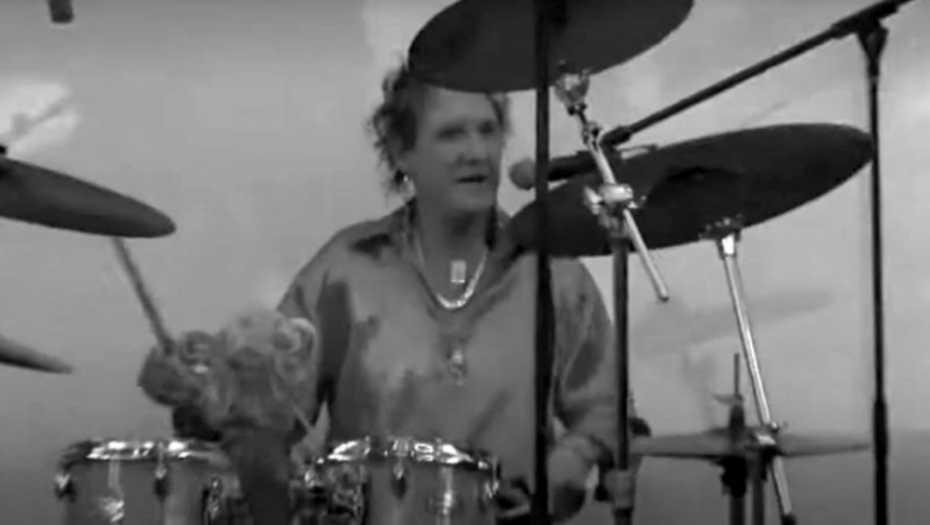 CEO SVET U ŽALOSTI! Umro čuveni član benda AC/DC