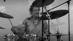 CEO SVET U ŽALOSTI! Umro čuveni član benda AC/DC