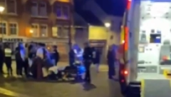 MUŠKARAC UMRO NA LICU MESTA Kamion udario u grupu ljudi u Britaniji (VIDEO)