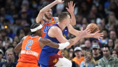 ŠOK U POSLEDNJOJ SEKUNDI Denver nastavio da tone, Jokićeva partija nedovoljna da spreči koš za pobedu sa zvukom sirene (VIDEO)