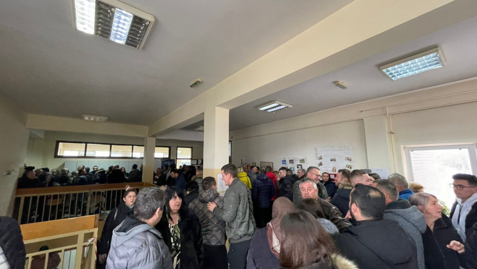 SRBI SA KIM GLASAJU U OGROMNOM BROJU Uprkos opstrukcijama Prištine, obavljaju svoju građansku dužnost