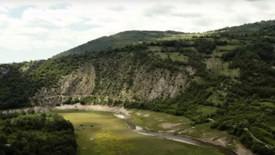 LJUDI PO DVA PUTA ČITAJU OGLAS Stavio na prodaju pola planine, za te pare u Beogradu možete da kupite 6 kvadrata!