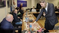 ŠAHOVSKA SVEČANOST NA PRAVNOM FAKULTETU U BEOGRADU Velemajstor Rihard Raport odigrao simultanku