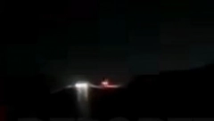 POJAVIO SE SNIMAK SA NOĆNE TRKE SMRTI Albanci se nabili uz belu liniju da vide da li idu kola, usledio je jeziv udarac (VIDEO)