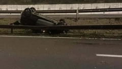 SAOBRAĆAJNA NESREĆA KOD BUBANJ POTOKA Srča razbacana na sve strane, prevrnut automobil (FOTO/VIDEO)