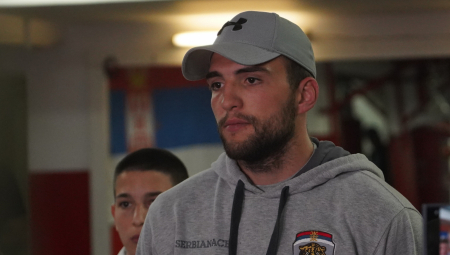 MALI ŽELJKO POSETIO ARKANOV GROB Veljko ponosan pokazao sina, Anastasija odmah reagovala!