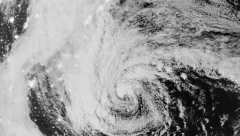 SATELITSKI SNIMAK STRAVIČNOG CIKLONA UTERUJE STRAH U KOSTI! Pod njegovim oblacima i Srbija! (FOTO)