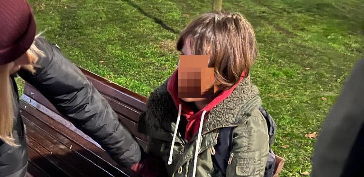 ISKORISTILI MALOLETNU DEVOJČICU ZA NASILNI UPAD Incidenti ispred zgrade RIK-a (VIDEO)
