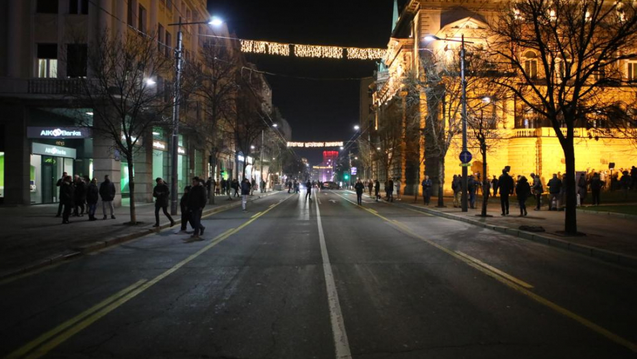 DEMONSTRANTI I OPOZICIJA U NESLOZI Većina odlazi, mnogo manji broj ostaje ispred RIK-a (VIDEO)