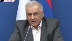 "UDARALI SU ME I GURALI, PAO SAM NA LEĐA, IMAM BOLOVE" Miladin Kovačević o napadu ispred RIK-a (VIDEO)