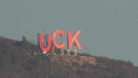 UŽAS NA KOSOVU Iznad Kosovske Mitrovice osvanuo džinovski znak UČK
