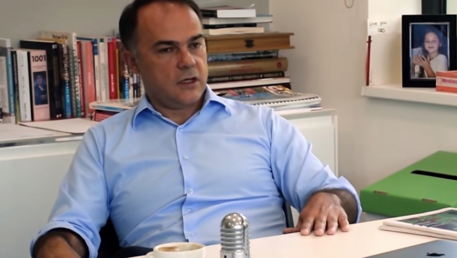 ZOVI ME U UTORAK U PONOĆ, SAMO MI PETAK NE DIRAJ! U Nebojšinoj firmi se radi 4 dana nedeljno, a plate samo rastu! Evo čime se bavi