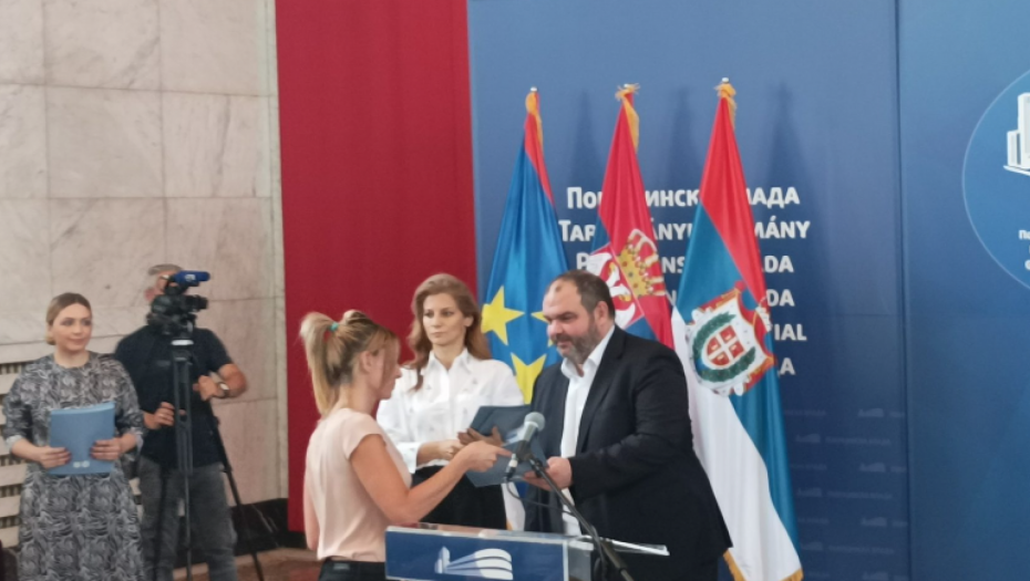 U Pokrajinskoj vladi uručeni ugovori mladim poljoprivrednicima, u vrednosti 200 miliona dinara