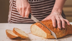 HLEB OSTANE SVEŽ 3 NEDELJE! Žena je pokazala gde ga čuva da se ne osuši, oni koji su probali, kažu da deluje