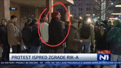 NA PROTESTU OPOZICIJE I PORNIĆAR SA KOKAINOM! (FOTO)