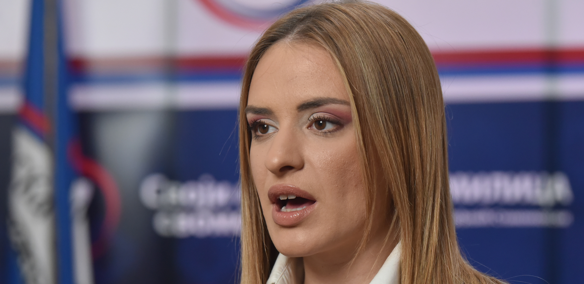 PROBRISELSKA OPOZICIJA SE POSTEPENO PRETVARA U EKSTREMISTIČKU GRUPACIJU! Zavetnica: To je pokušaj da se suspenduje država i uruše institucije!