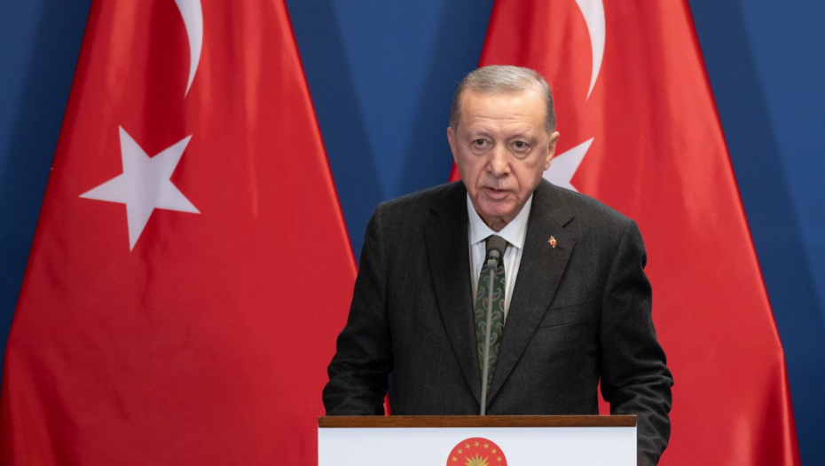 TURSKA SE DIŽE IZ PEPELA Erdogan uručio ključeve porodicama pogođenim razornim zemljotresom