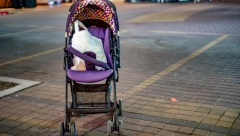 AUTOMOBIL POKOSIO DEČIJA KOLICA, BEBA HITNO PREVEZENA U BOLNICU! Užas u Batajnici!