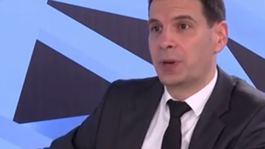 MILOŠ JOVANOVIĆ OD DANAS I FORMALNO DEO EKIPE KOJA PORUČUJE: “Srbi su genocidni narod”!
