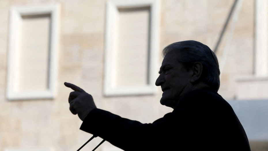 SKUPŠTINA ALBANIJE UKINULA IMUNITET BERIŠI Otvoren put za njegovo hapšenje