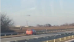 DA LI SU OVI LJUDI NORMALNI? Snimljen jeziv prizor, vozači gledaju i krste se (VIDEO)