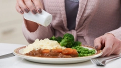 KOJE JE IDEALNO VREME ZA VEČERU Dijetetičari kažu da je to upravo ovaj sat, posebno utiče na san