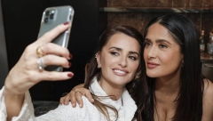 ČEKALE SU 20 GODINA Selma Hajek nikad vrelija na fotkama u čast Bijonsinog novog albuma, a pogledajte tek ovu slavnu lepoticu!