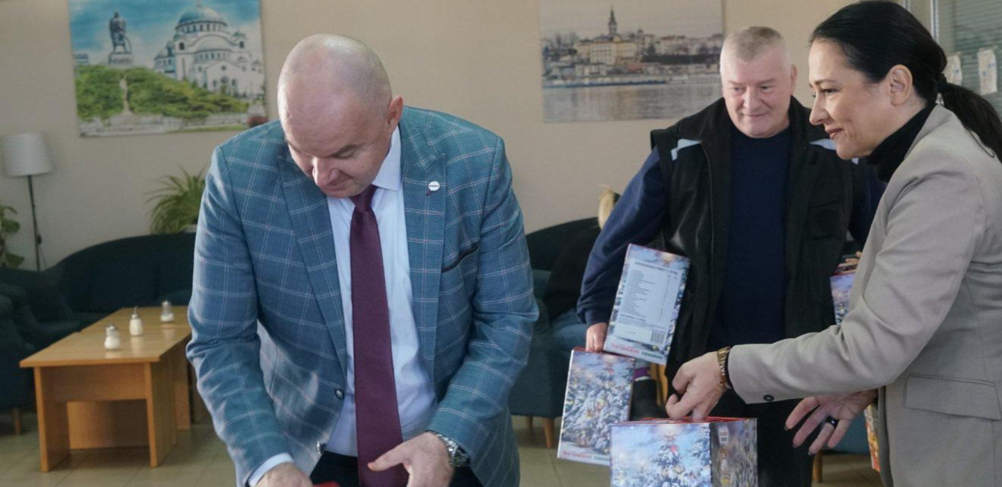 I MI SMO NEČIJI DEDA MRAZ Alo! se priključio humanitarnoj akciji Borbe