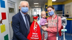 Zvezda podelila poklone deci sa Instituta za onkologiju i radiologiju