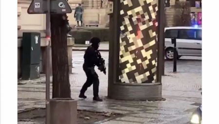 NOVI DETALJI MASAKRA U PRAGU! Studenti hteli MONSTRUMU da naprave zamku! Jedan trebalo da bude mamac, a drugi da nasrnu (VIDEO)