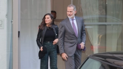 KEŽUAL STAJLING KRALJICE LETICIJE ZA ČISTU DESETKU Njene pantalone od tvida svaka žena treba da ima u ormaru