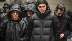 "TU SAM, U MENE PUCAJ!" Studenti skakali kroz prozor da se spasu, ovaj heroj Češke je ubici odvlačio pažnju 5 minuta (VIDEO)