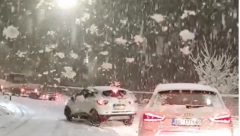 SNEG NE PRESTAJE DA VEJE, SAOBRAĆAJ BLOKIRAN Haos u Srbiji, ogromne kolone vozila nepomično stoje (VIDEO)