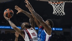 DUŠKO IVANOVIĆ SRUŠIO EFES USRED ISTANBULA Larkin nije mogao sam