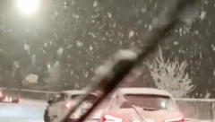 POTPUNI KOLAPS NA PUTU, SNEG SIPA KAO IZ RUKAVA Ogromne kolone, saobraćaj stoji (VIDEO)
