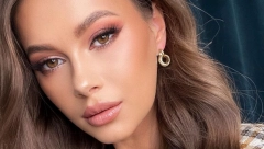 BRONZER JE JEDAN OD NAJVAŽNIJIH MEJKAP PROIZVODA Viralan trik za lakše nanošenje će vam uštedeti vreme,a efekat je sjajan