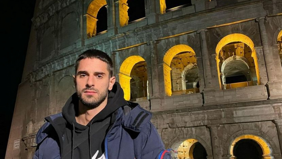 SRUŠENA JE CELA BINA, LJUDI SU EVAKUISANI: Oglasio se reper nakon što je potonuo beogradski splav na kom je nastupao