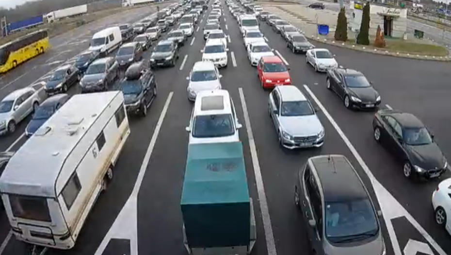 VOZAČI, NAORUŽAJTE SE STRPLJENJEM! Kamioni čekaju i po osam sati