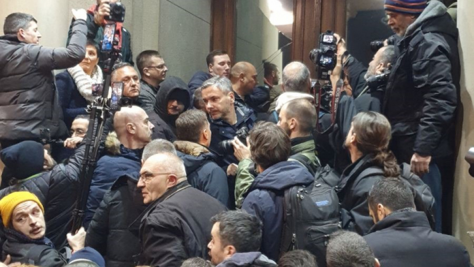NASILJE PROTIV SRBIJE Ovako su Đilasovci napravili haos u Beogradu (VIDEO)