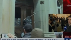 TOTALNO NASILJE Ovako maskirani sledbenici Đilasa i Marinike tuku srpsku policiju!