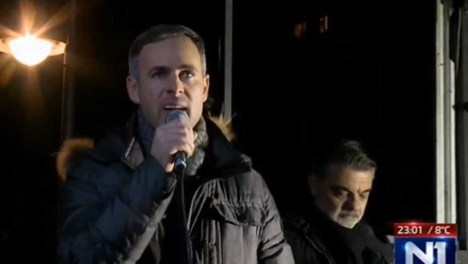 DA SE NE ZABORAVI: NA NASILNO ZAUZIMANJE SKUPŠTINE BEOGRADA POZVAO OPOZICIONAR IZ - TRSTENIKA!