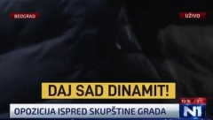 "DAJ SADA DINAMIT" Pristalice "Srbije protiv nasilja" htele da dignu Skupštinu grada u vazduh! (VIDEO)