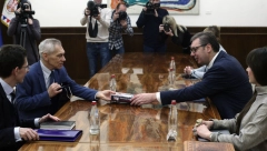 VUČIĆ SA HARČENKOM U toku je sastanak, ruski ambasador poklonio predsedniku Srbije knjigu „Strogo poverljivo“ (FOTO)