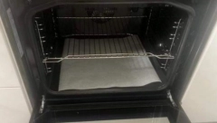 Stavila je papir za pečenje na dno rerne: Kad vidite rezultat, odmah ćete uraditi isto