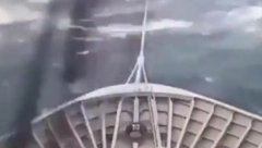 DRAMA U SEVERNOM MORU Kruzer naleteo na ogroman talas, voda ušla u sistem, brod ostao bez struje (VIDEO)