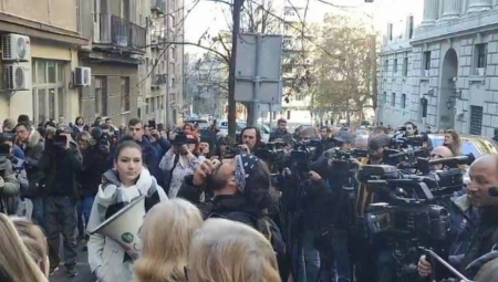 LIST "DANAS" PRENEO ŠTA PIŠE NAJUTICAJNIJI BRITANSKI MEDIJ Đilasova koalicija započela nasilje u Beogradu i nasilno otimanje vlasti (FOTO)