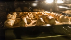 NIKAKO NE OTVARAJTE RERNU KAD NEŠTO PEČETE Evo koliko će vam račun za struju biti manji ako je isključite 10 minuta pre kraja pečenja